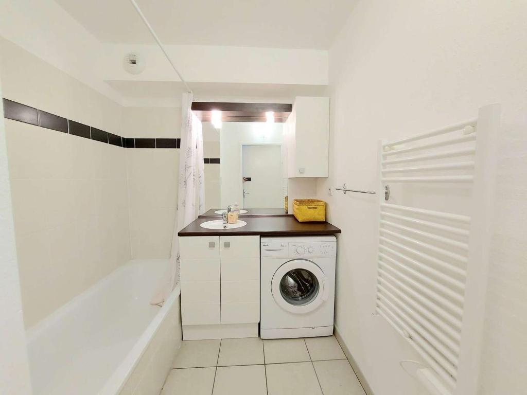 Fotografia z galérie ubytovania Appartement 2 pièces avec accès direct plage, piscine et terrasse - Marseillan - FR-1-326-778 v destinácii Marseillan
