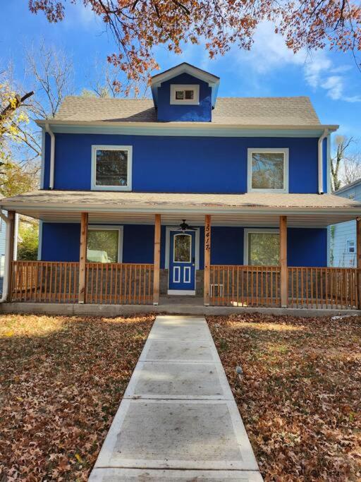 Villa The Royal Family Home, Kansas City, MO