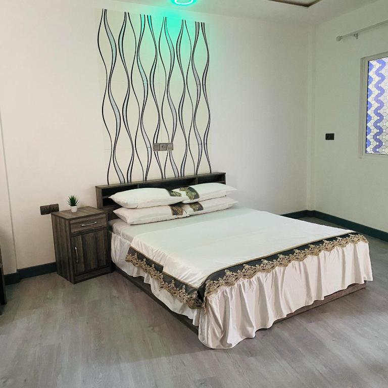 Postel nebo postele na pokoji v ubytování Noya Inn