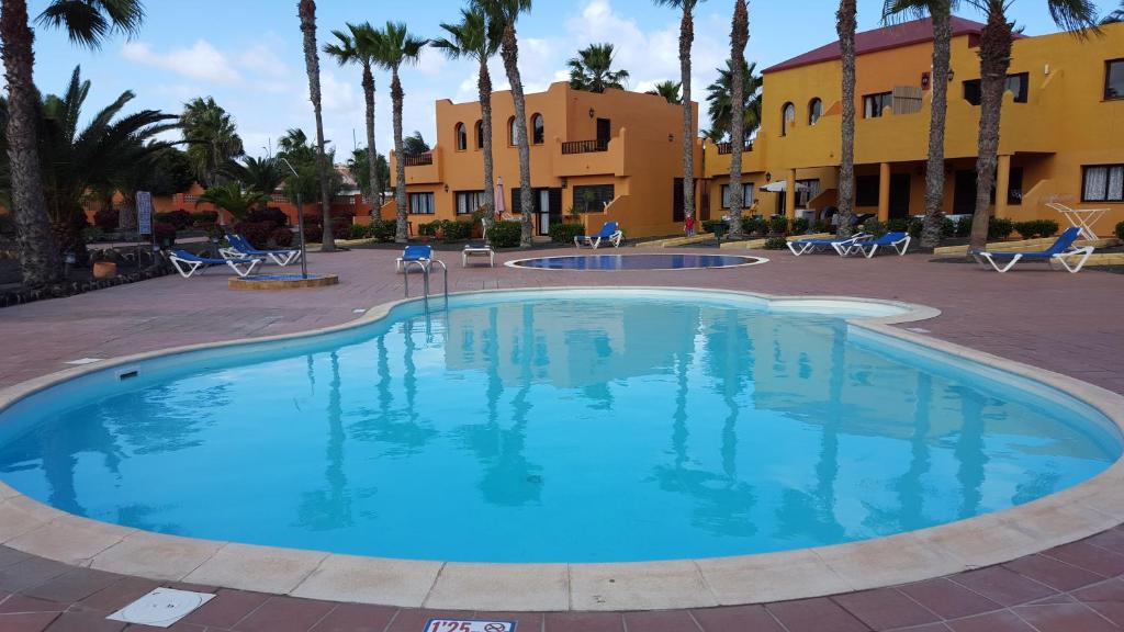 Bazén v ubytovaní Oasis Royal 2 Dormitorios Piscinasfibra Optica alebo v jeho blízkosti