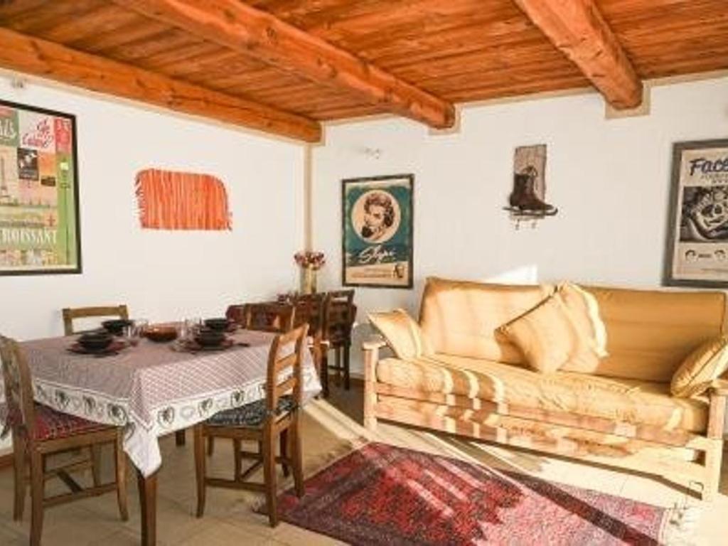 Posezení v ubytování Charmant 3 pièces à Montgenèvre avec garage et jardin - FR-1-266-208