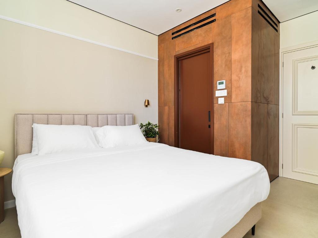 Postel nebo postele na pokoji v ubytování LIV Mackenzie Beach Suites Larnaca ADULTS ONLY
