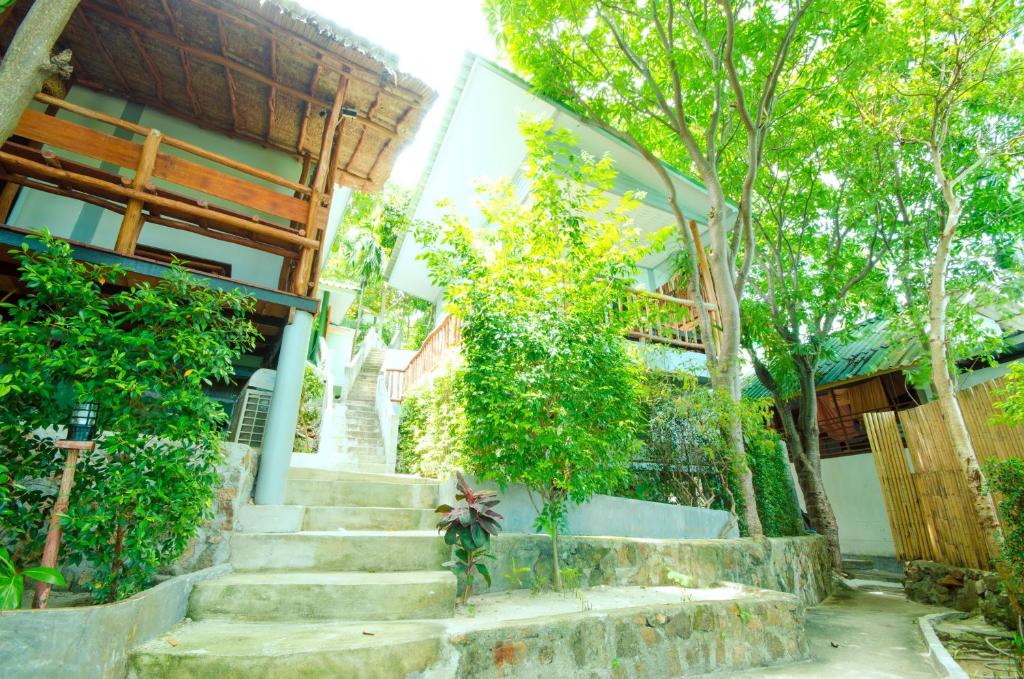 a set of stairs leading up to a house at Haadson Resort & Koh Raham in Haad Son