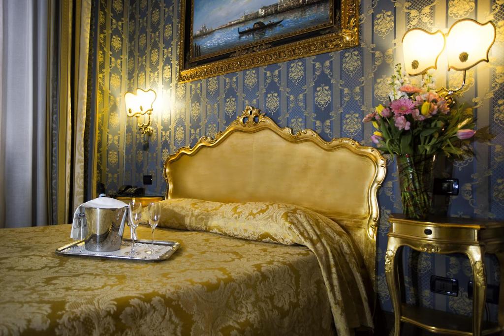 Postel nebo postele na pokoji v ubytování Hotel Noemi