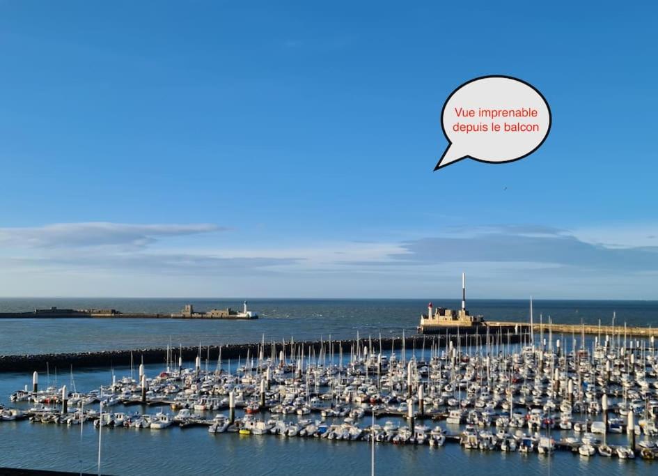 a bunch of boats are docked in a harbor at LE COCON DE JADE, LA MER A PERTE DE VUE in Le Havre