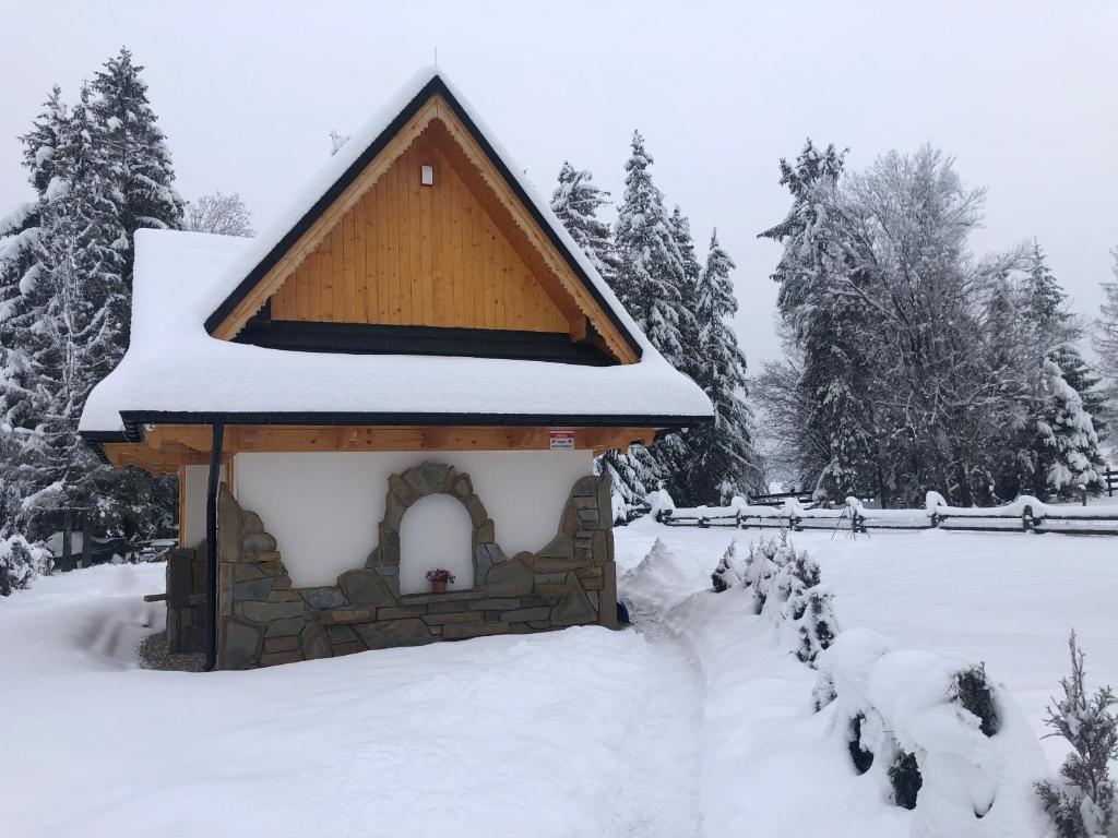 Domek Góralski Nad Potokiem v zime