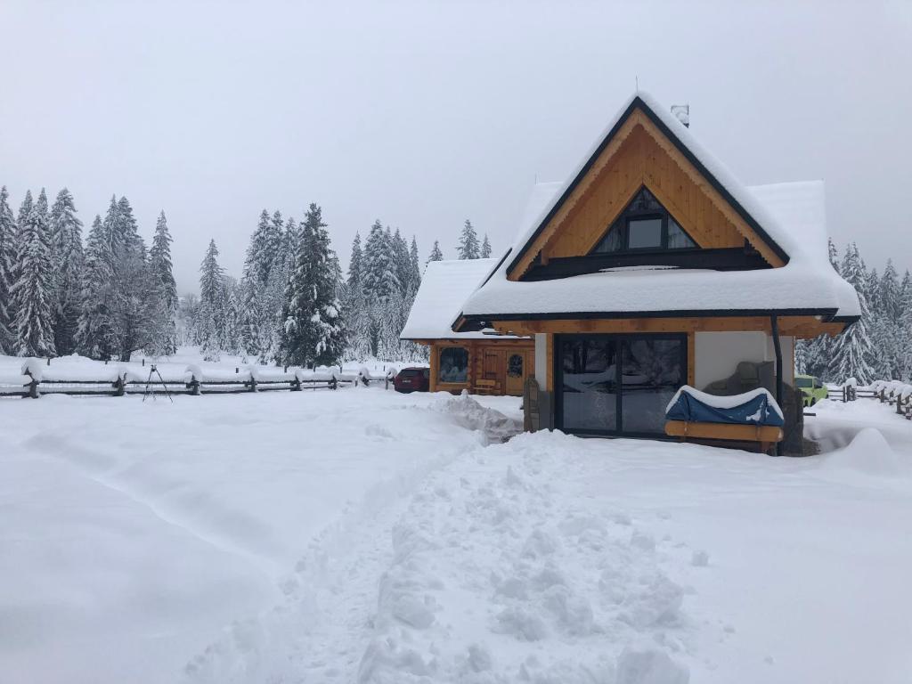 Domek Góralski Nad Potokiem v zime