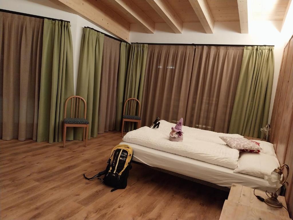 Postel nebo postele na pokoji v ubytování Hotel Ortles Dolomiti Walking & Spa