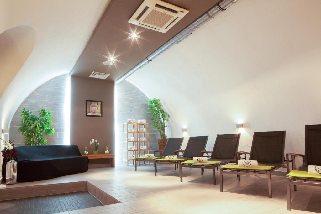 Uma área de estar em Hotel Cult Frankfurt City