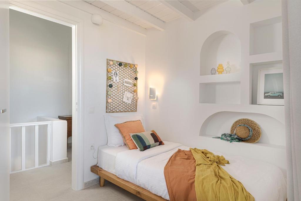 Rúm í herbergi á Escape View Villa with private pool by Caldera Houses