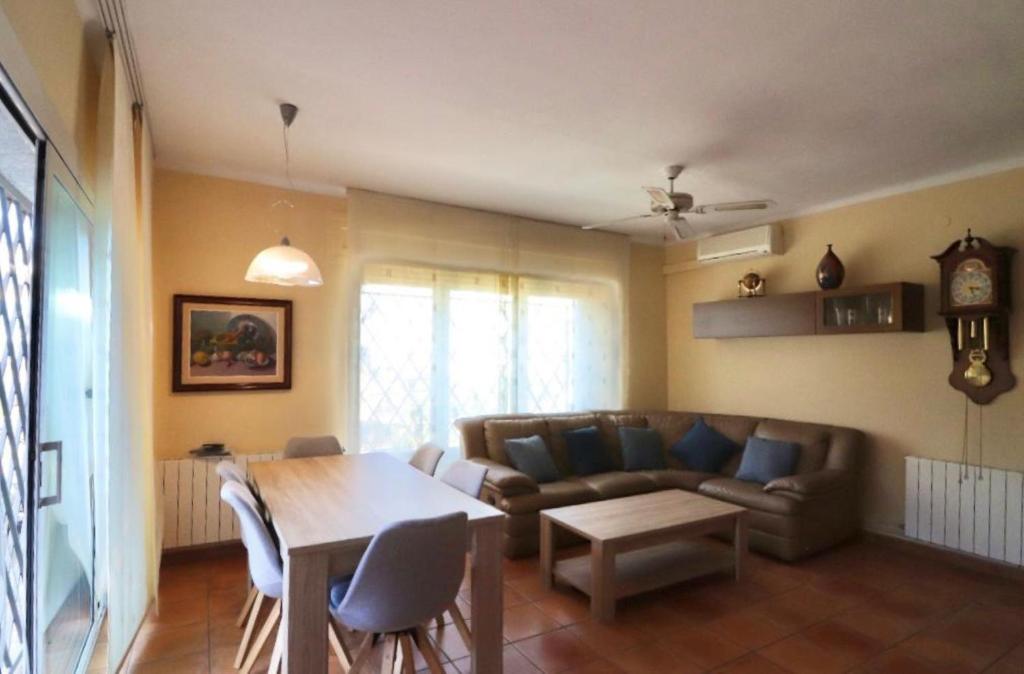 Posedenie v ubytovaní Villa Parmenides Roses - Immo Barneda