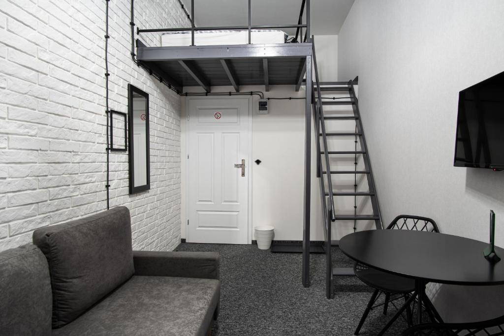 
Economy Triple Room with Shared Bathroom
