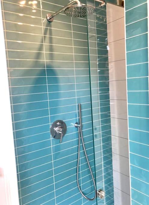A bathroom at Mascalzone Latino, City center apartment