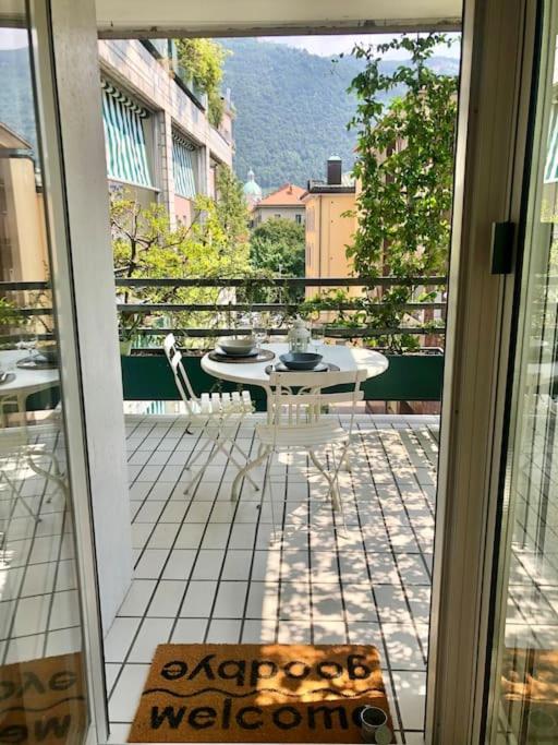 A balcony or terrace at Mascalzone Latino, City center apartment