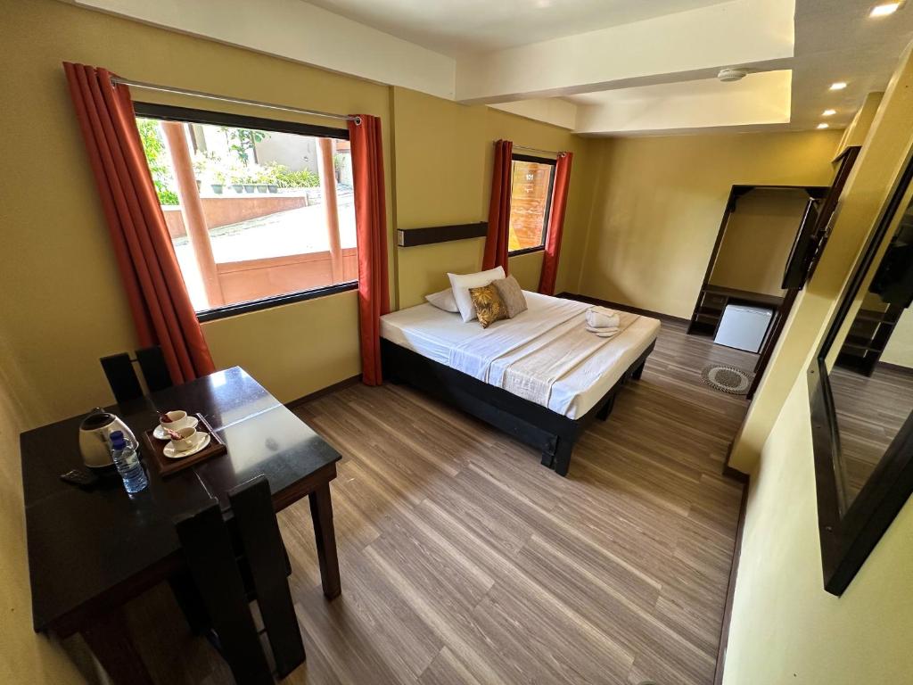 Postel nebo postele na pokoji v ubytování Piña Colina Resort