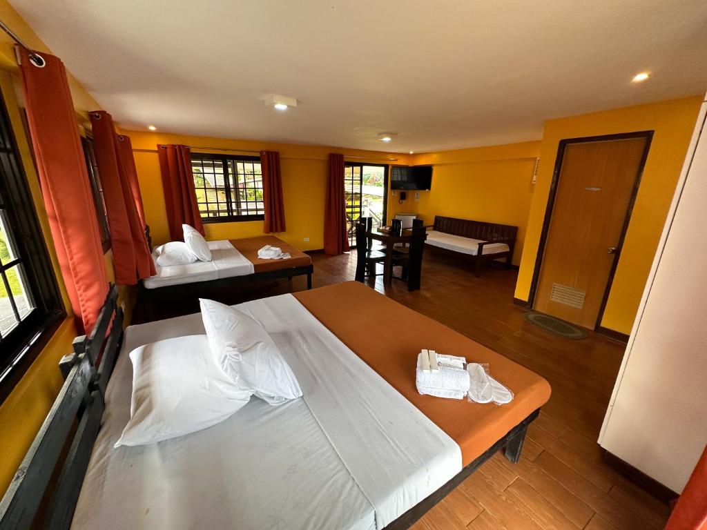 Postel nebo postele na pokoji v ubytování Piña Colina Resort