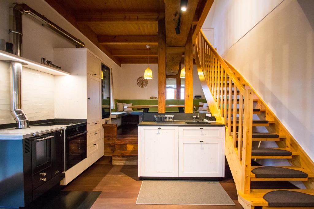A kitchen or kitchenette at Gästehaus Dworschak