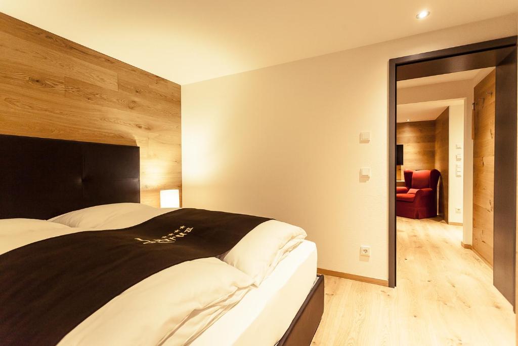 Postel nebo postele na pokoji v ubytování Apart-Hotel Laurus Lech