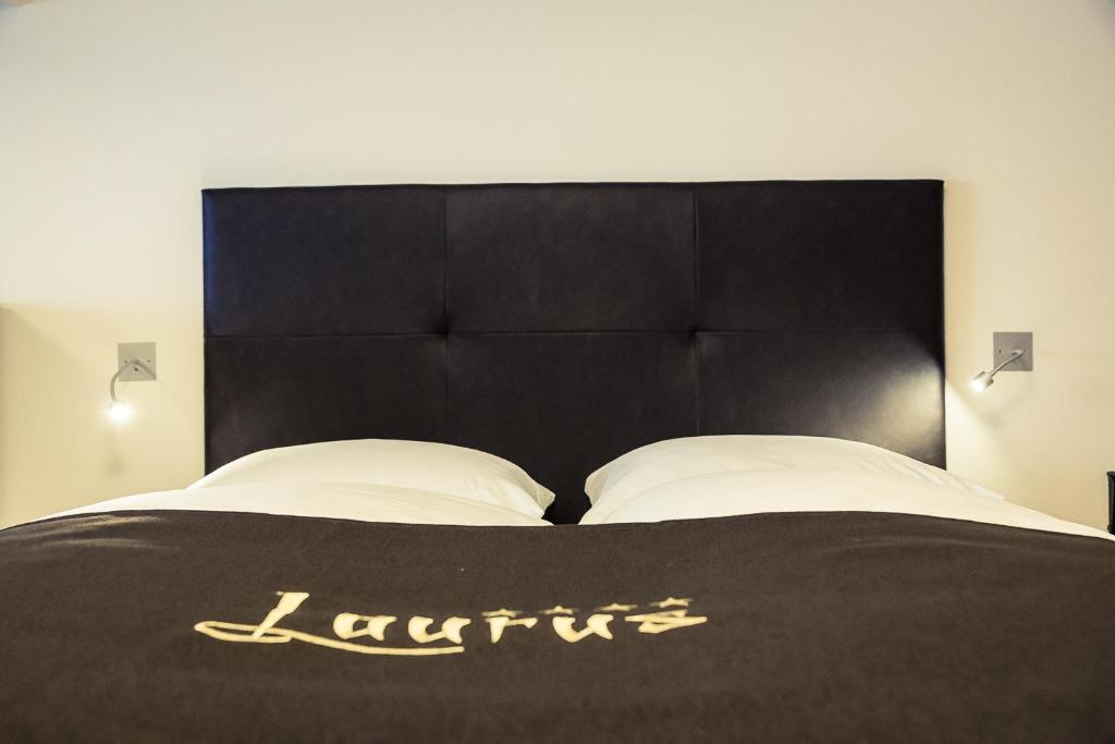Postel nebo postele na pokoji v ubytování Apart-Hotel Laurus Lech