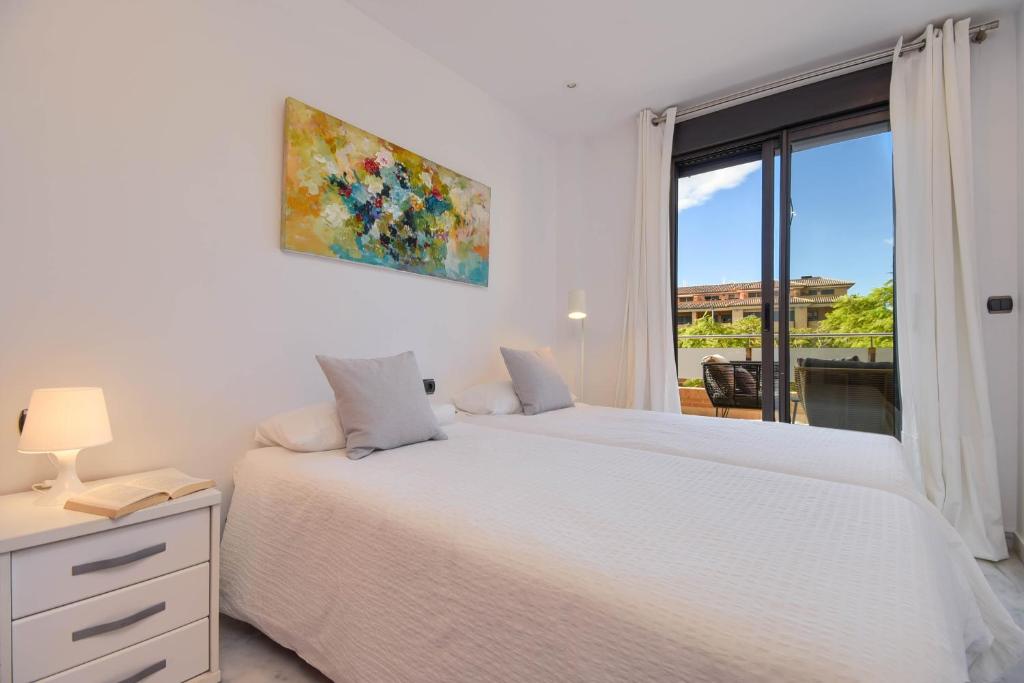 Postel nebo postele na pokoji v ubytování Nuevo, gran terraza con jacuzzi privado y piscina