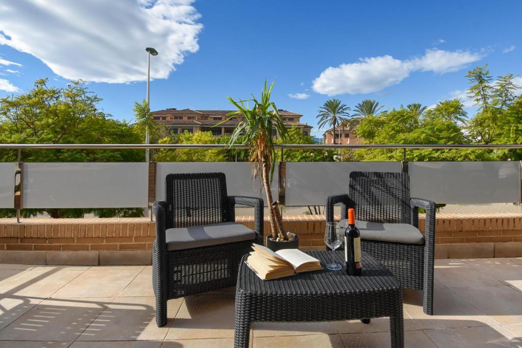 Balkón nebo terasa v ubytování Nuevo, gran terraza con jacuzzi privado y piscina