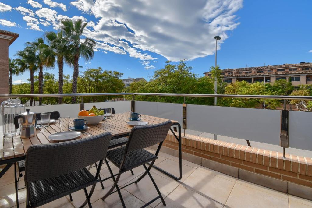 Balkón nebo terasa v ubytování Nuevo, gran terraza con jacuzzi privado y piscina