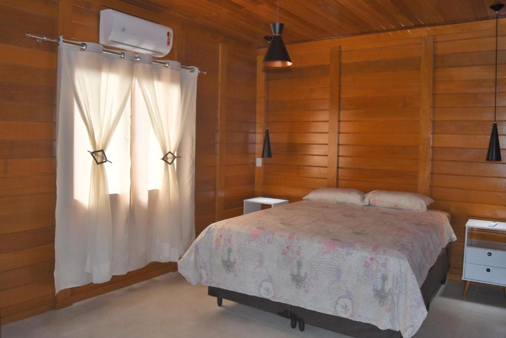 Postel nebo postele na pokoji v ubytování Millicent Residence - Chalet Milly e Chalet Iris - Itaoca Praia - ES