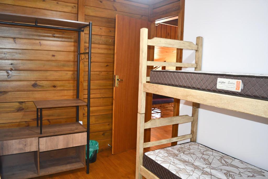 Palanda nebo palandy na pokoji v ubytování Millicent Residence - Chalet Milly e Chalet Iris - Itaoca Praia - ES