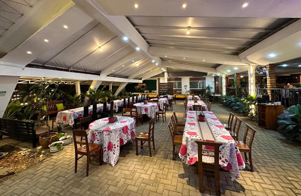 Restaurace v ubytování Piña Colina Resort