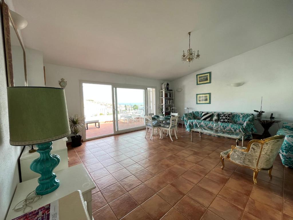 Posedenie v ubytovaní Attic in Cadaques , With Parking