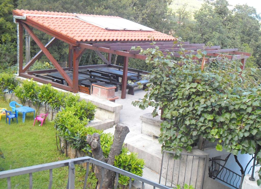 Vonkajšia záhrada v ubytovaní Apartments Kestenovi Dvori