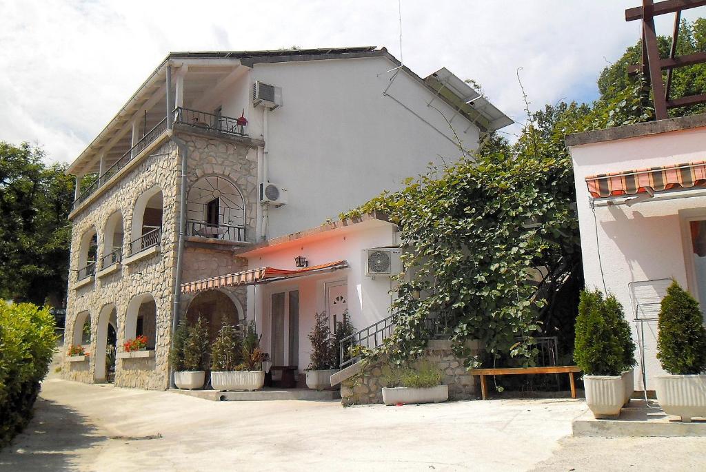 Budova, v ktorej sa apartmán nachádza