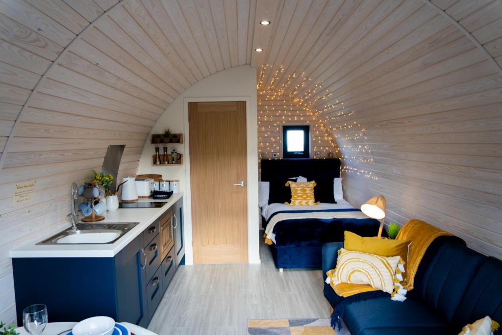 Postel nebo postele na pokoji v ubytování Tan Y Bryn Glamping