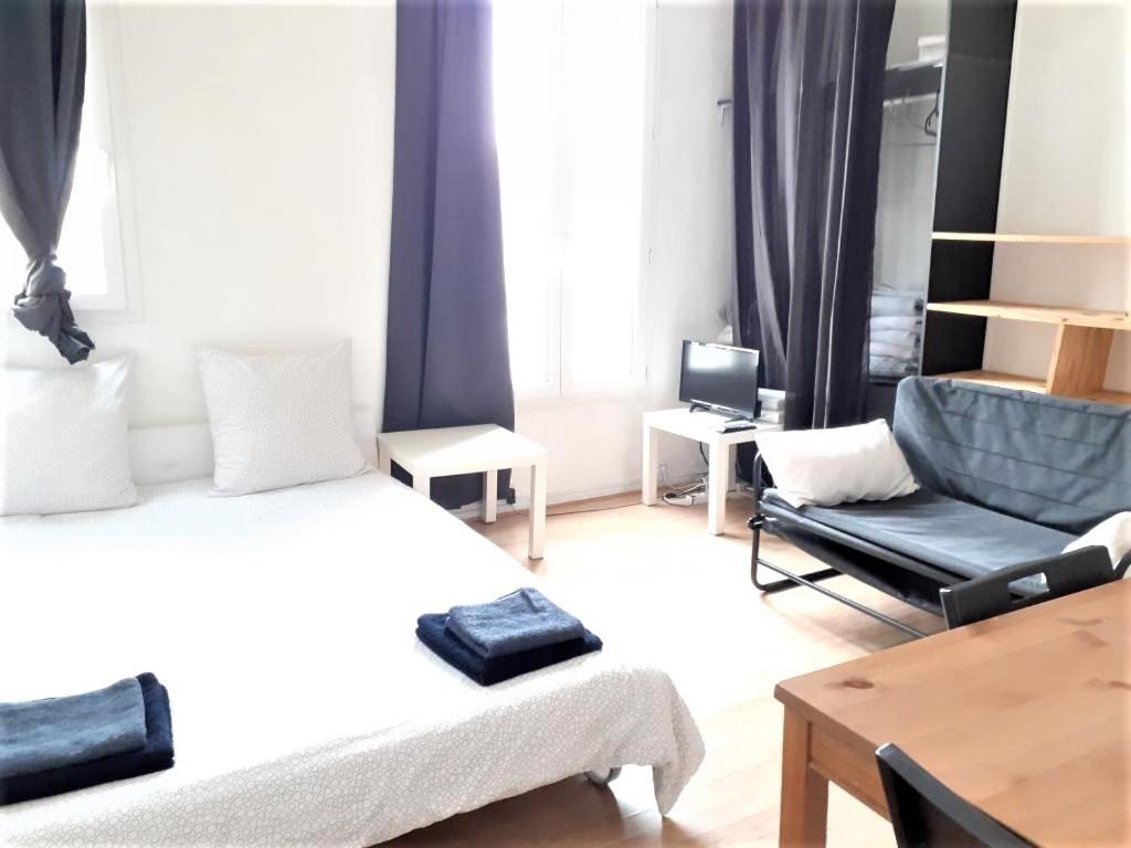 Fotografia z galérie ubytovania APPARTEMENT ENTIER A PARIS PROCHE PLACE VOLTAIRE. v Paríži