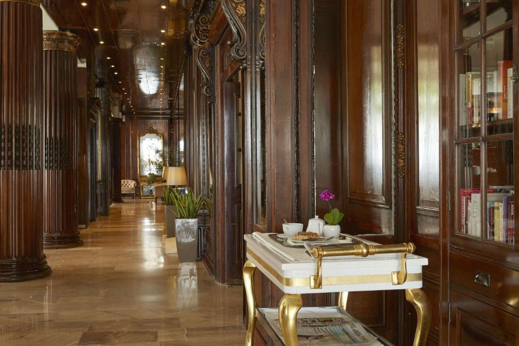 Reštaurácia alebo iné gastronomické zariadenie v ubytovaní Mon Repos Palace - Adults Only