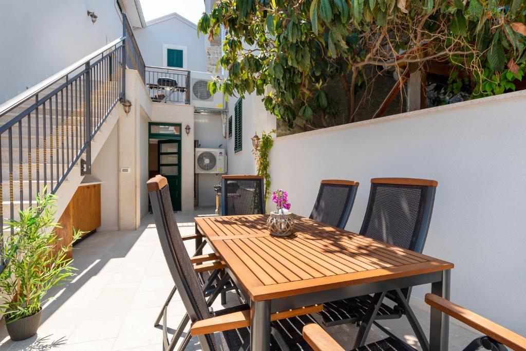 Luxury apartments Azalea Primošten - Apartment With Terrace