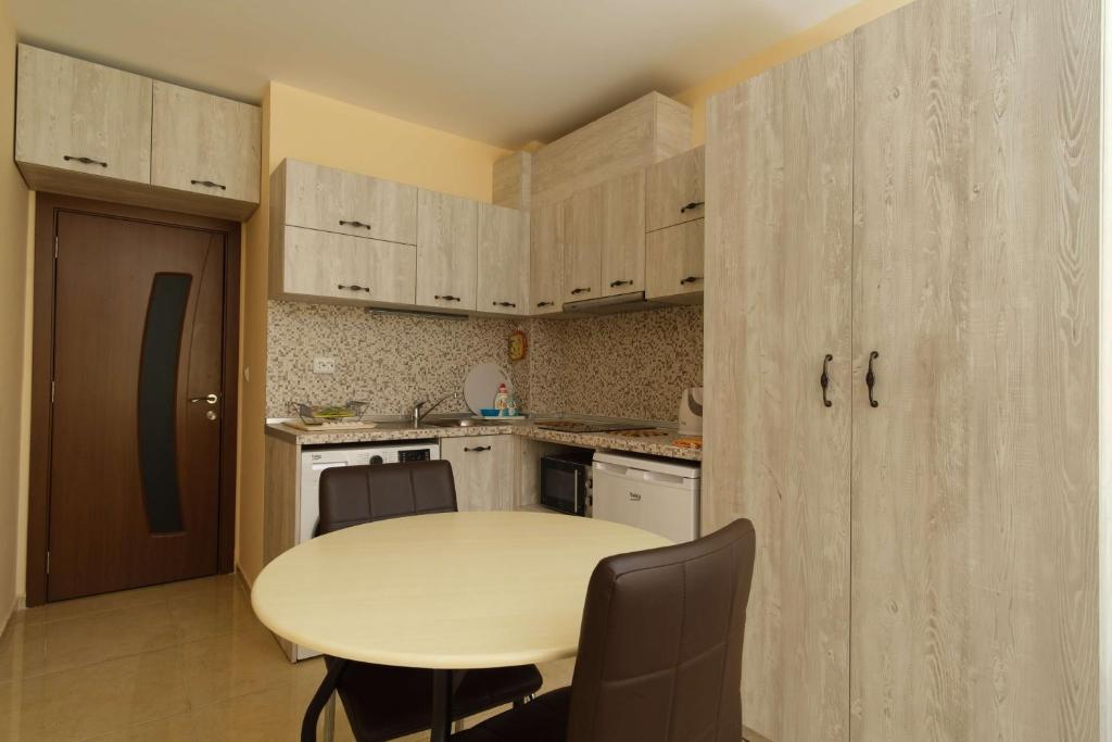 Køkken eller tekøkken på Raija Apartments - Studio 4