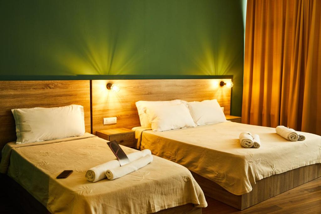 Postel nebo postele na pokoji v ubytování Arc Hotel Tirana