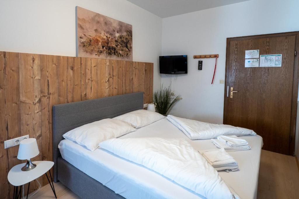 Postel nebo postele na pokoji v ubytování B&B Hotel Heimgartl