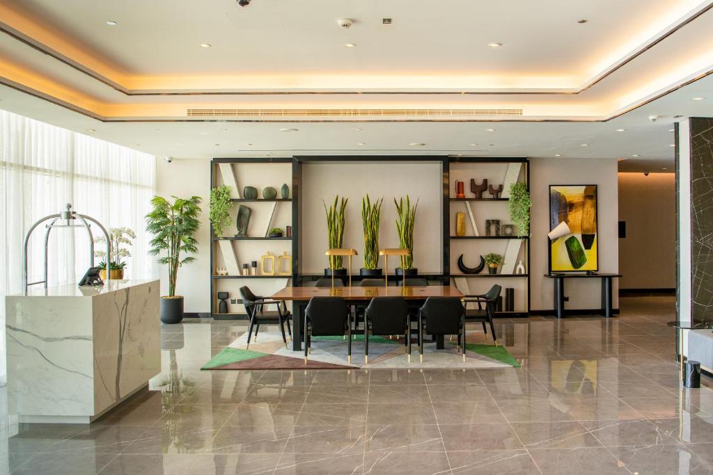 DAMAC Hills 2 Hotel, an Edge by Rotana Hotel - Resim 28
