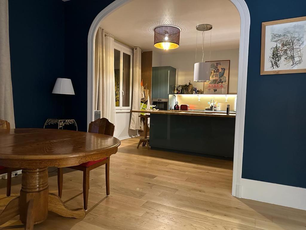 Kuchyň nebo kuchyňský kout v ubytování Le Grand Bleu - Calme et Thermal