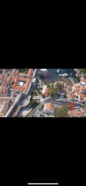 Nespecifikovaný výhled na destinaci Dubrovník nebo výhled na město při pohledu z penzionu