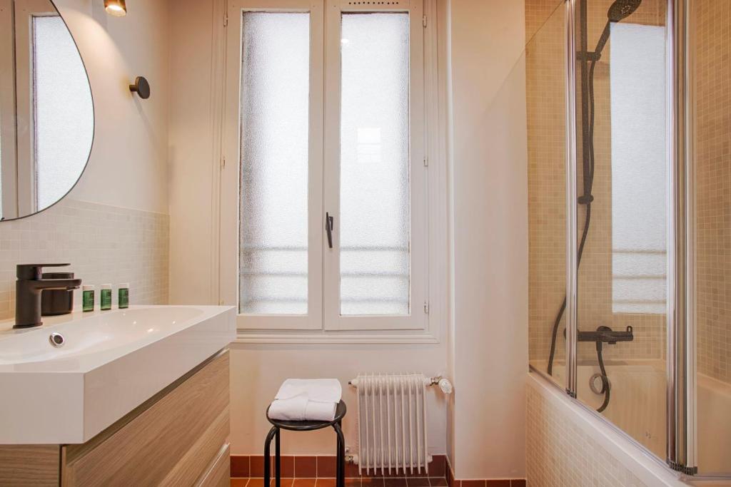 Kúpeľňa v ubytovaní Villa Olive - 4 Bdr - Garden - Deauville Centre