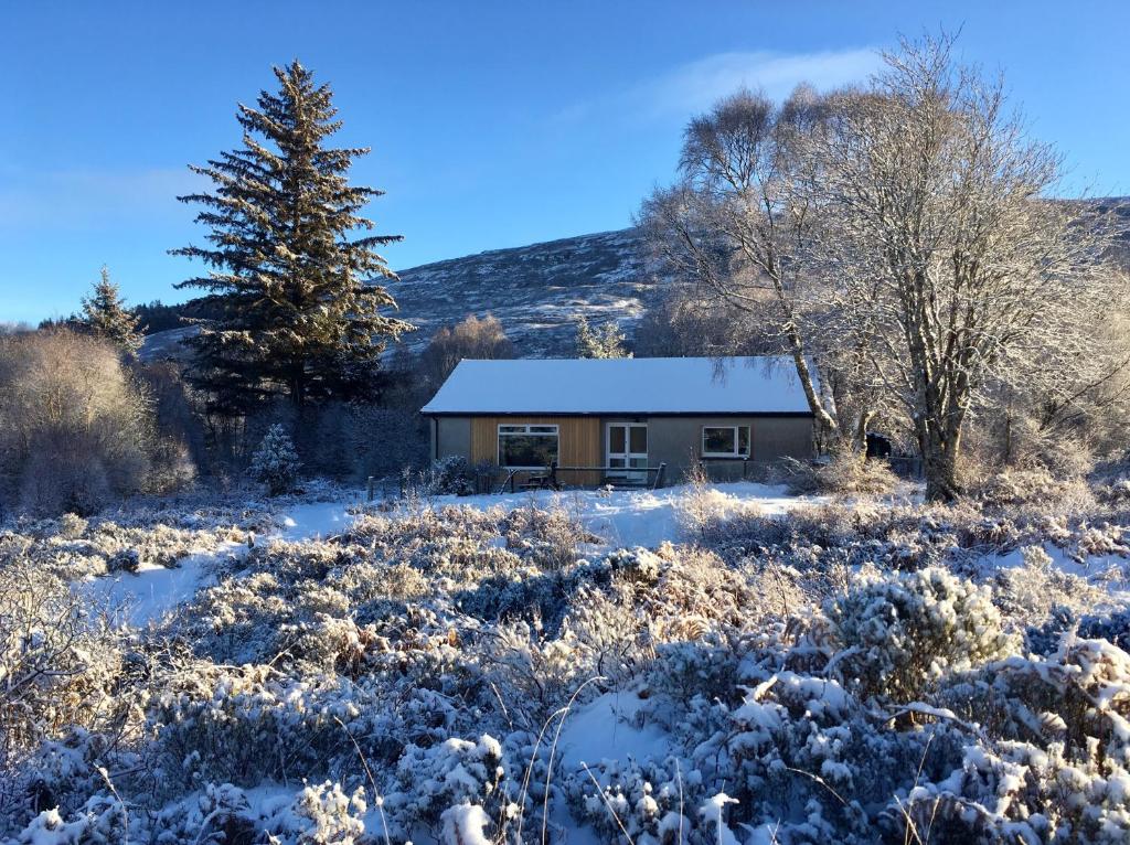 a house in a field covered in snow at Cairn Shiel in Achnasheen