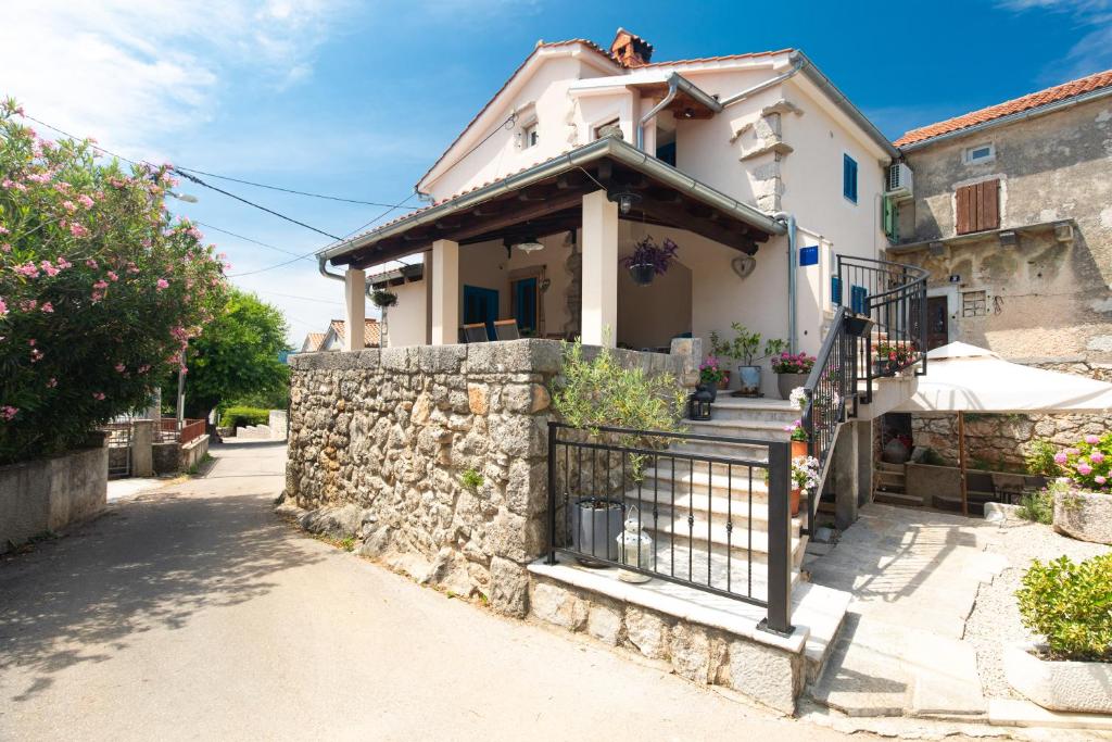 Budova, v ktorej sa apartmán nachádza