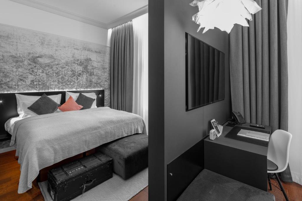 Postel nebo postele na pokoji v ubytování THE MANES Boutique Hotel Prague