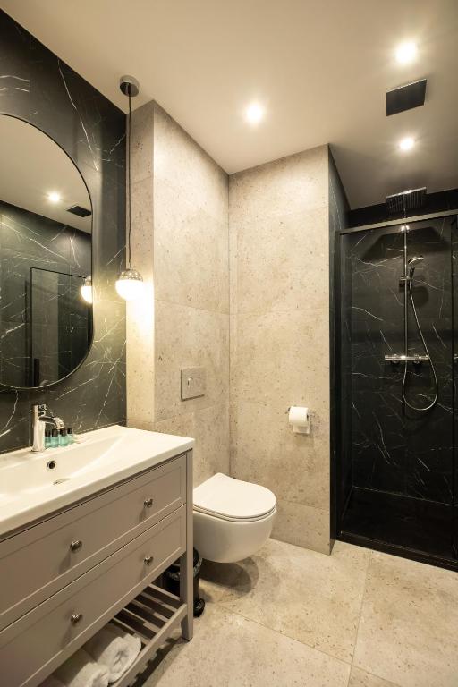 Kúpeľňa v ubytovaní Apartamenty Drewno i Ogień