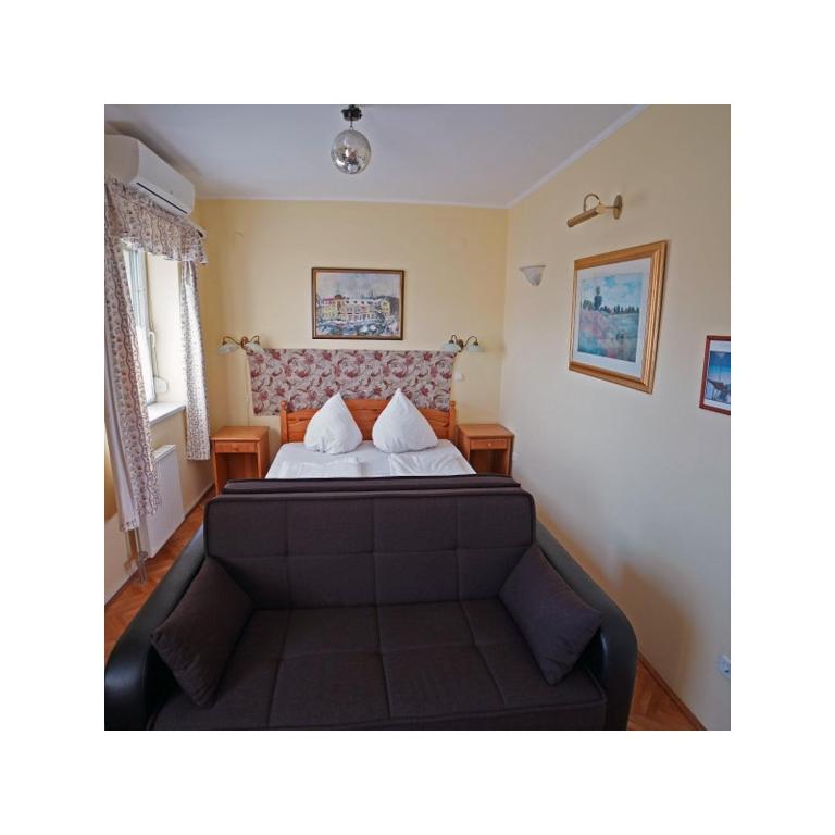 Postel nebo postele na pokoji v ubytování Hotel Balaton Fonyód