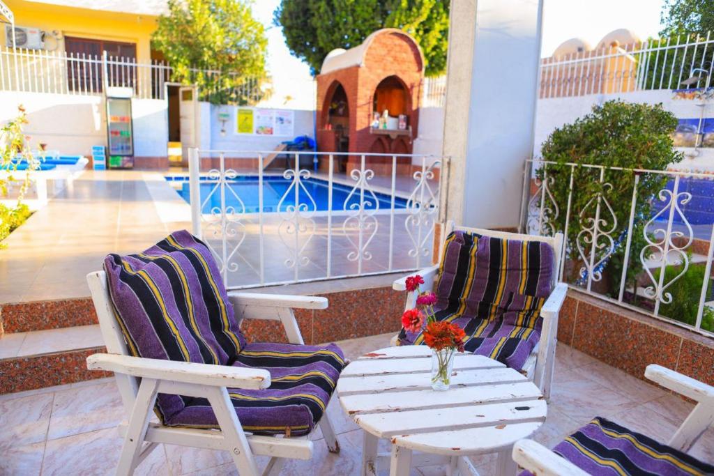 Bazén v ubytování Luxor Oasis Guest House nebo v jeho okolí