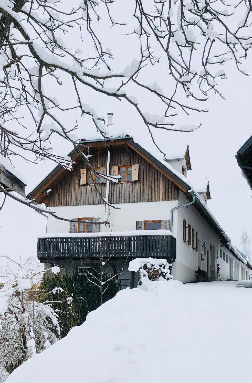 Gästehaus Dworschak during the winter